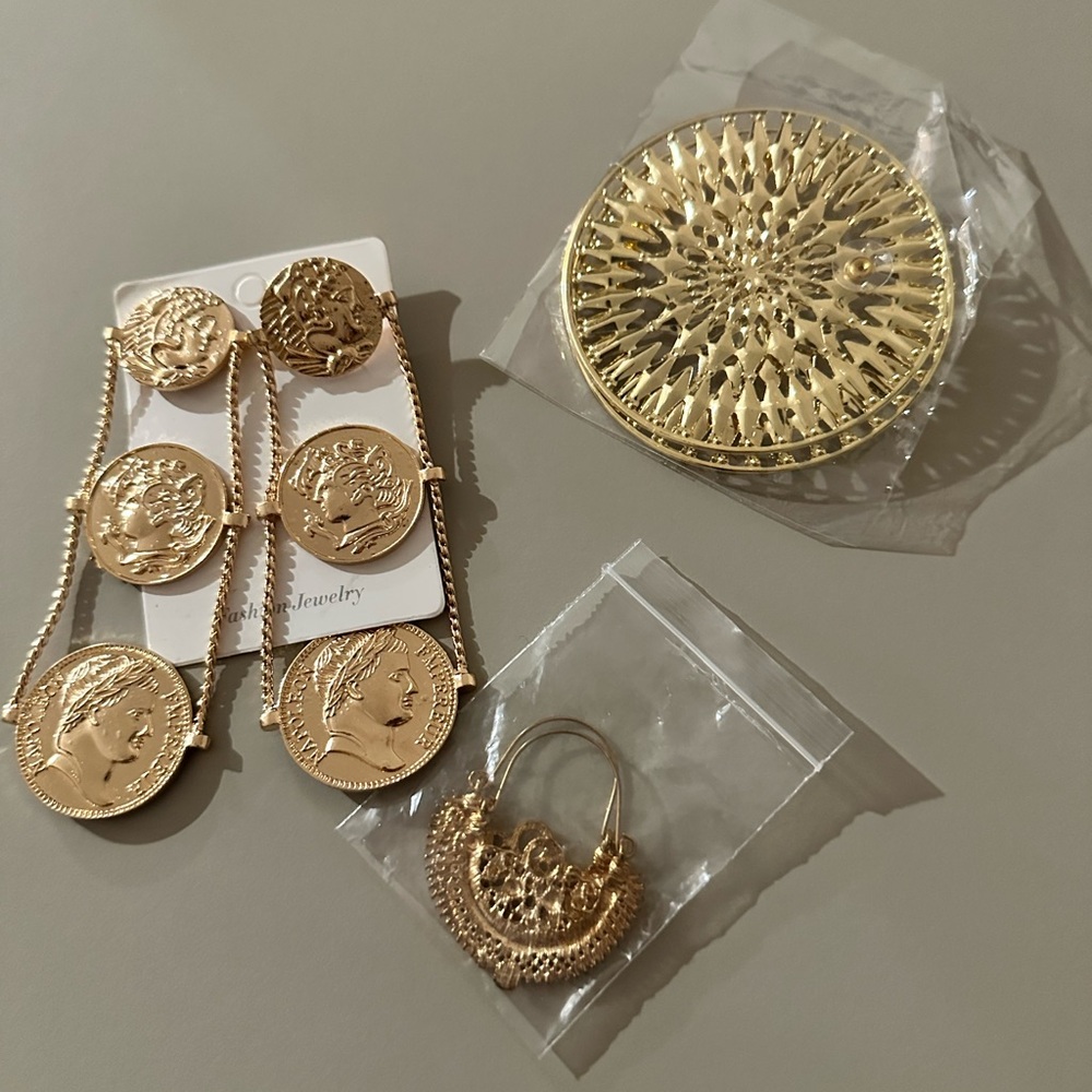 Gold Coin Jewelry Set (FREE WITH A PURCHASE OVER $10)